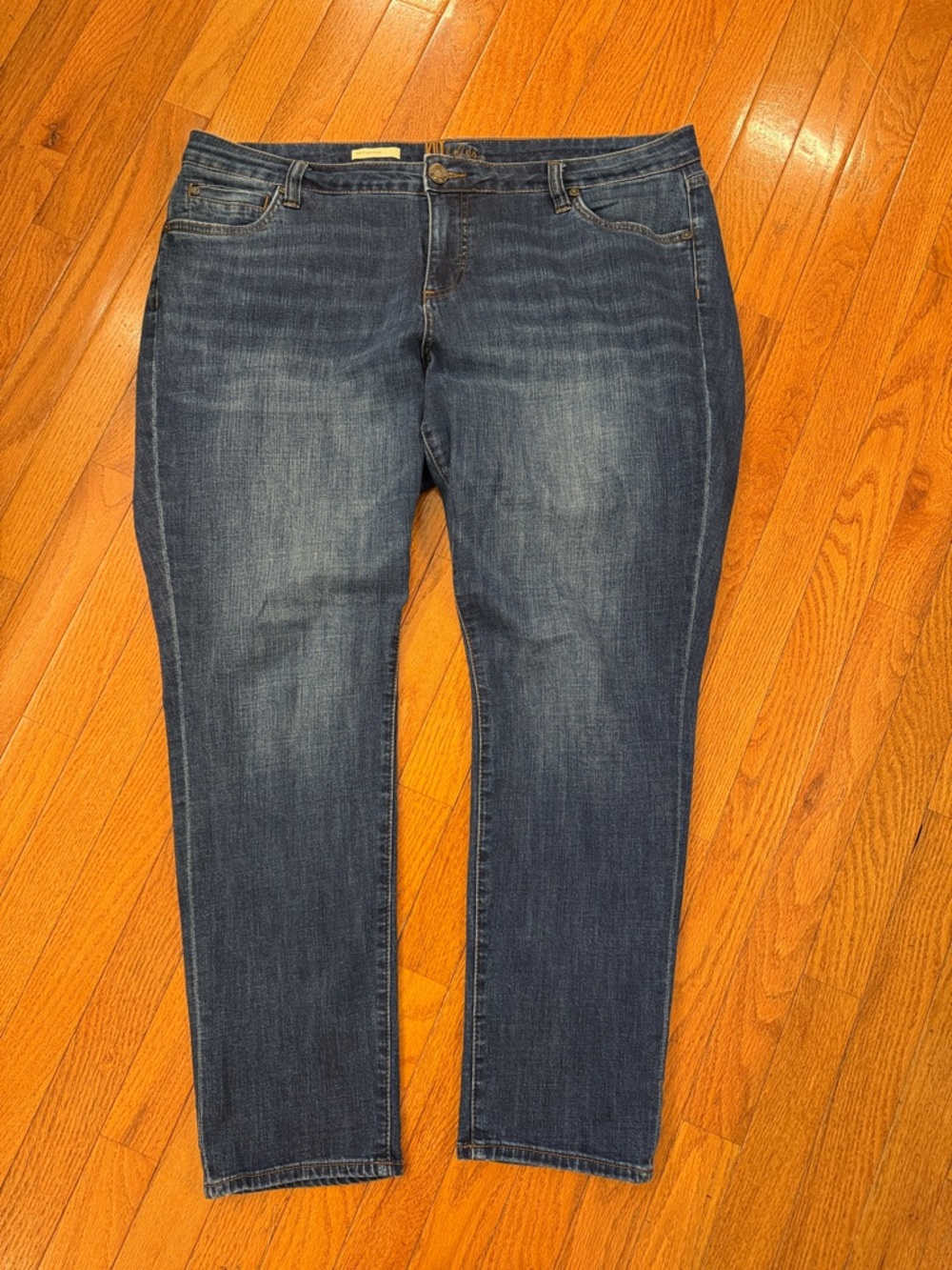 Kut from the kloth Katy Boyfriend denim jeans, size 16W.